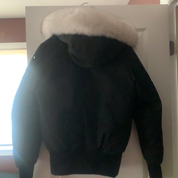 😍SOLD SOLD😍 RARE WHITE FUR Brand new got as gift to small for me ☹️ - Picture 3 of 4